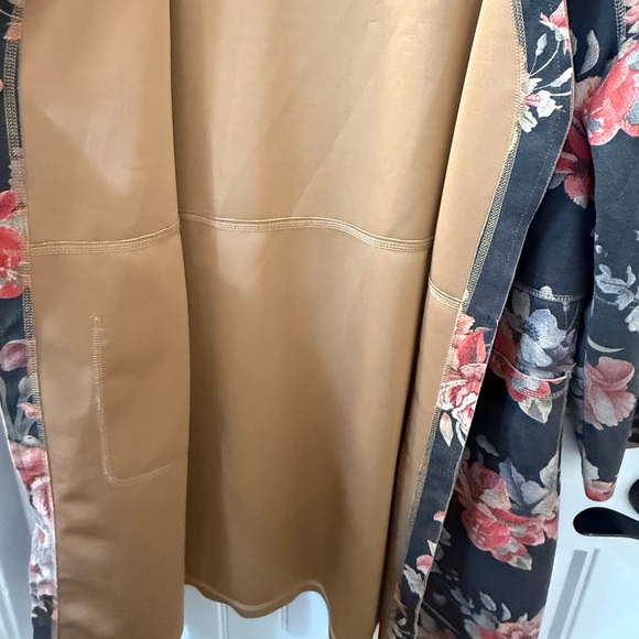 Solitaire Floral Jacket - Black and Red - Picture 6 of 8